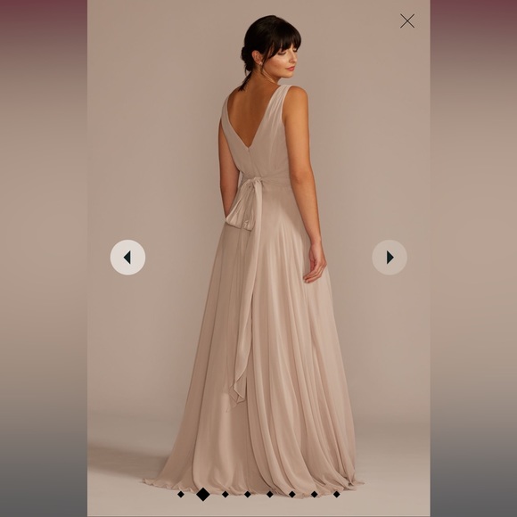 DAVID’S Bridal long chiffon surplice tank bridesmaid dress in Apple (red) Size 8 - Picture 4 of 5